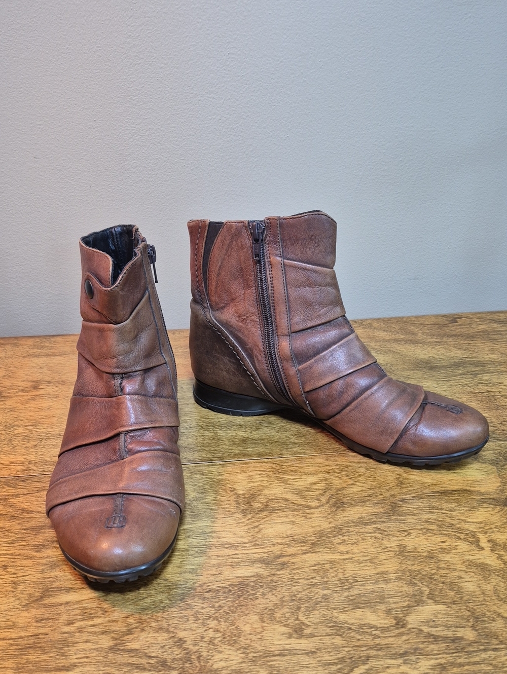 ARNOLD CHURGIN Women’s Brown Leather Ankle Boots, Italian Made